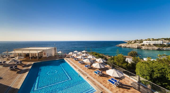 Hotel Globales America – bazén s výhledem na moře