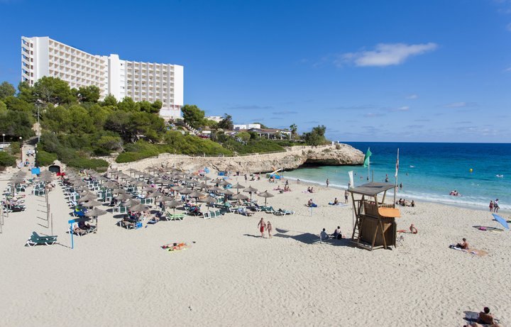 Pláž u hotelu na Mallorce