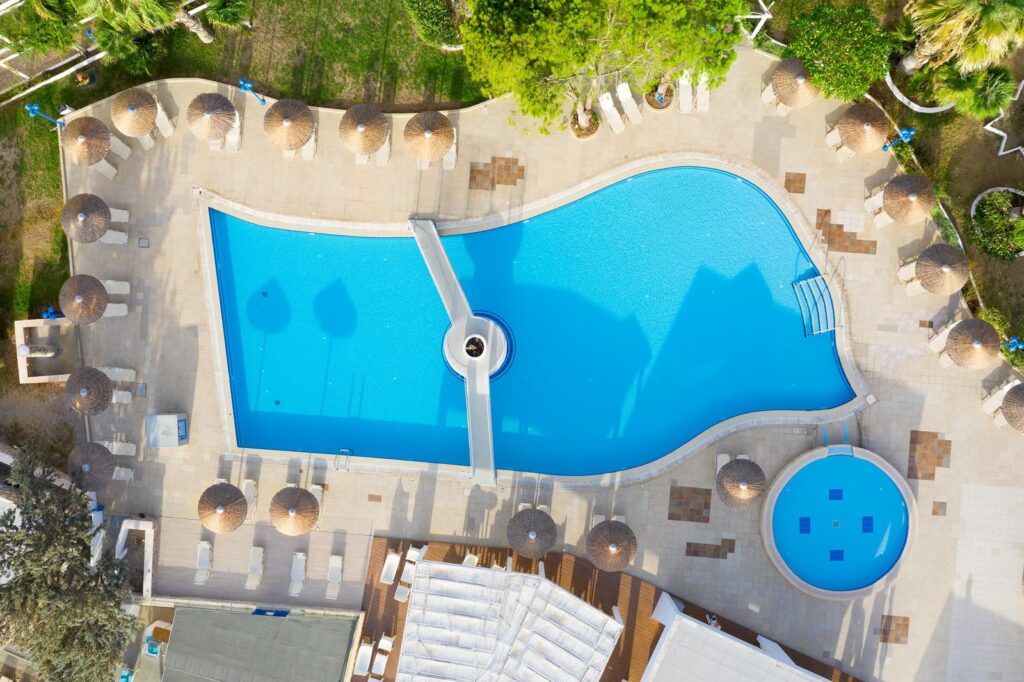 Sunrise Beach Resort – bazén z výšky