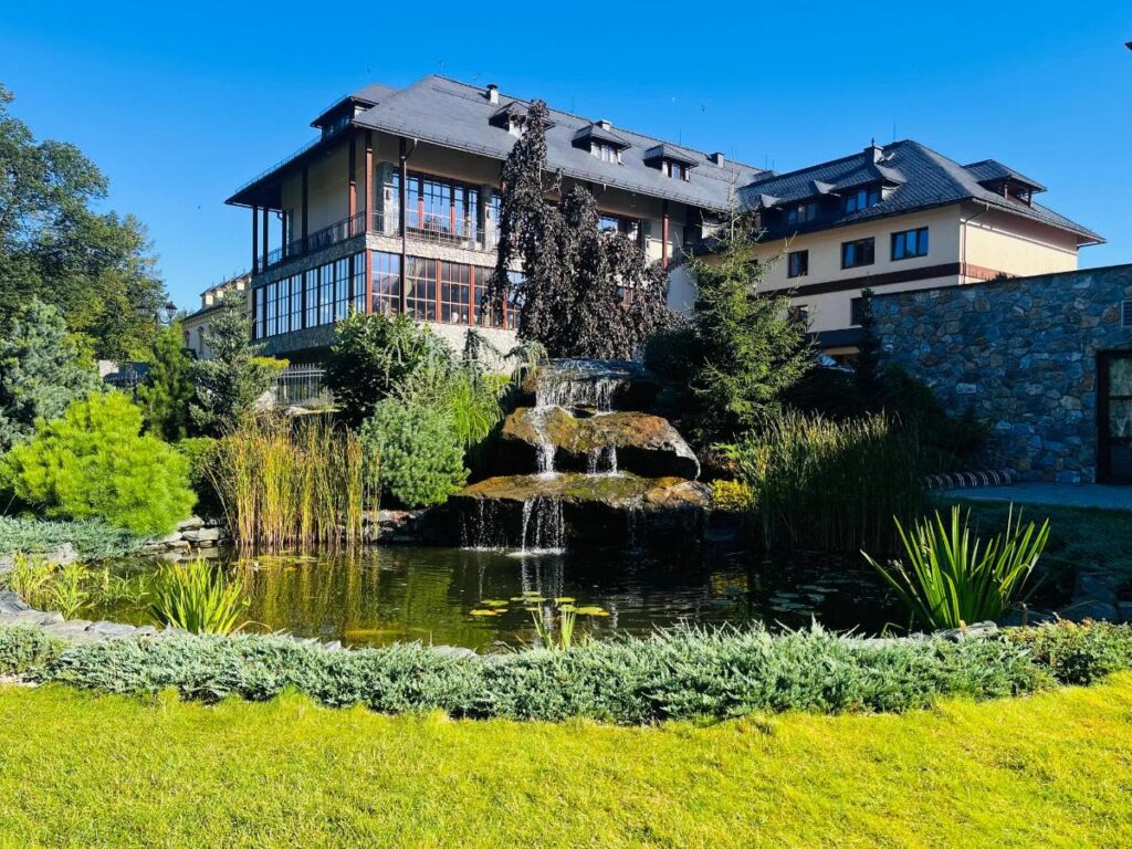 Resort Sobotín – hotel u jezírka